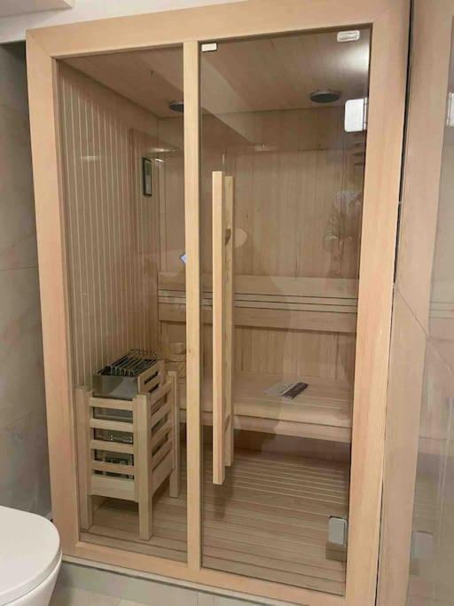 Appartamento Con Piscina E Sauna Bissone Eksteriør billede