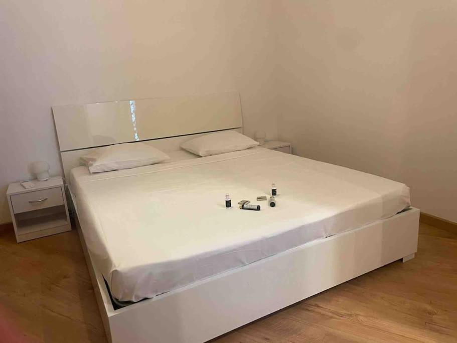 Appartamento Con Piscina E Sauna Bissone Eksteriør billede